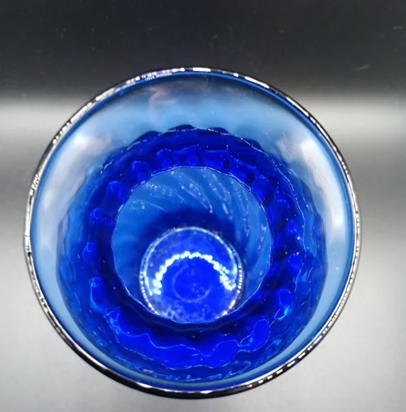 EUC Beautiful Cobalt Blue Glass Vase 5.5" Tall! - Picture 4 of 4